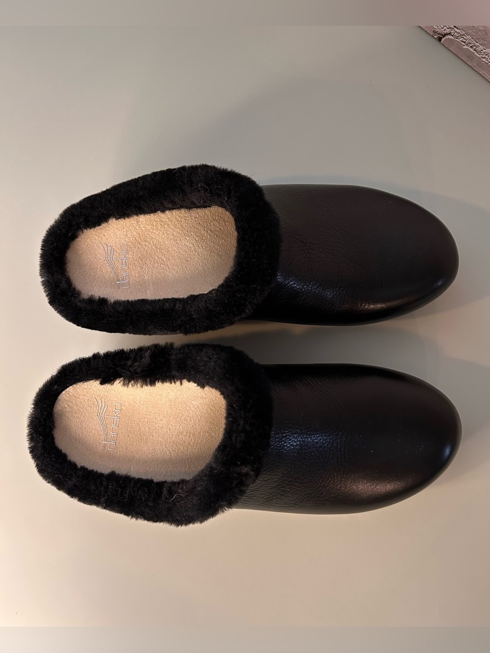 Dansko Black Leather Clogs Real Sheep Fur Real Comfort Size 9 - Picture 8 of 9